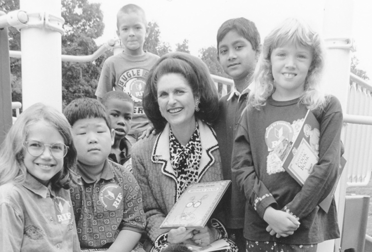 Lynda Robb Carter with kids and books